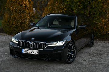 BMW 530iX MPAKIET Lasery Komforty Harman Grana Kierownica Bezwypadkowa